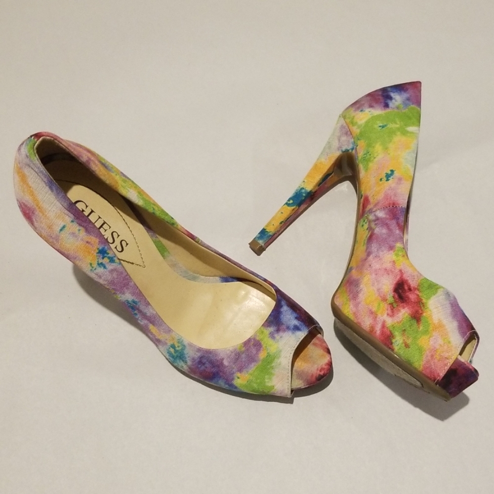 GUESS Peep-toe Platform Pumps